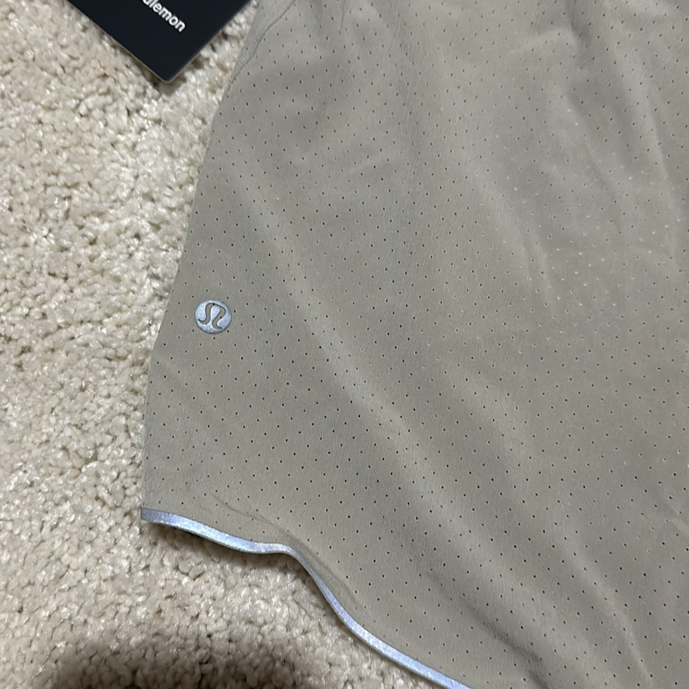Lululemon Short 6” - Picture 4 of 5